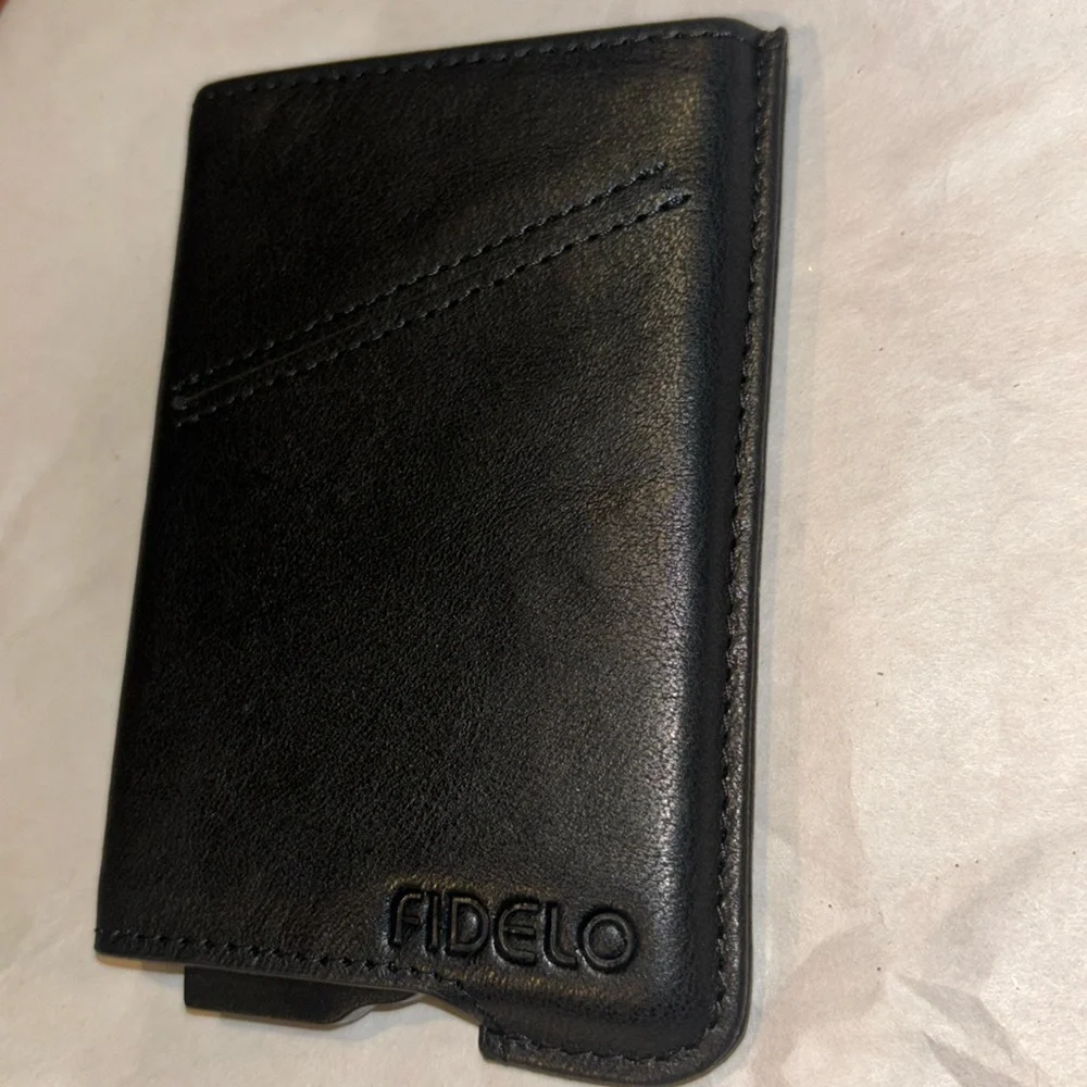 Fidelo Ultra Slim Hybrid Wallet for Men Black Leather Wallet card holder NWT
